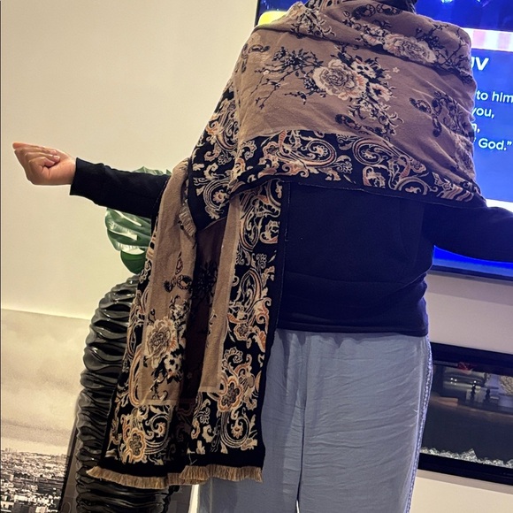 Vintage style Wrap Fleece Shawl Cozy Cover Up tan &  Black - Picture 3 of 5